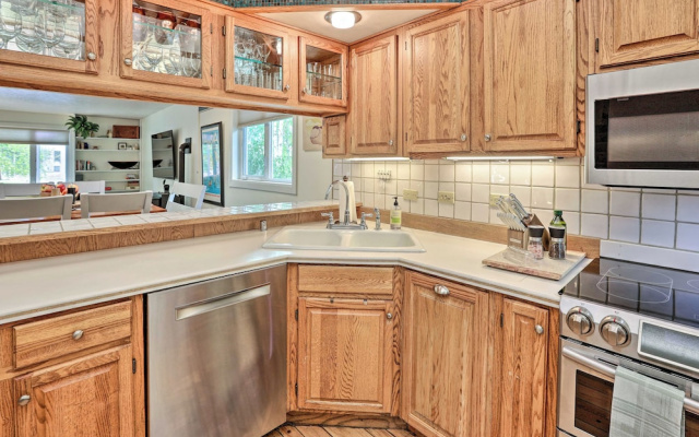 Vibrant 3BR Near Downtown w/ Fireplaces
