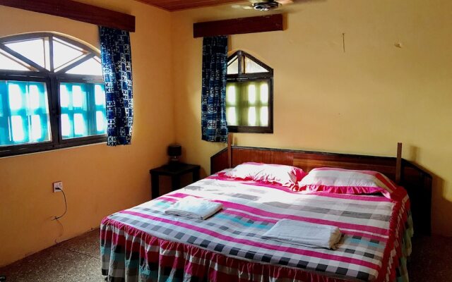 Отель Ayikoo Beach House Гана, Шама - отзывы, цены и фото номеров - забронировать отель Ayikoo Beach House онлайн комната для гостей