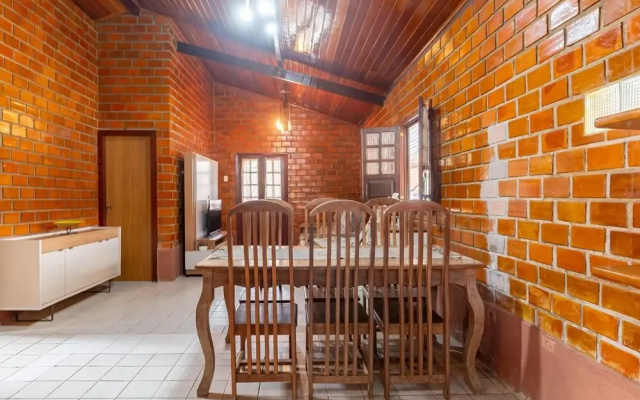 Casa 3Qt-Piscina no Cond.-Churrasq SH136