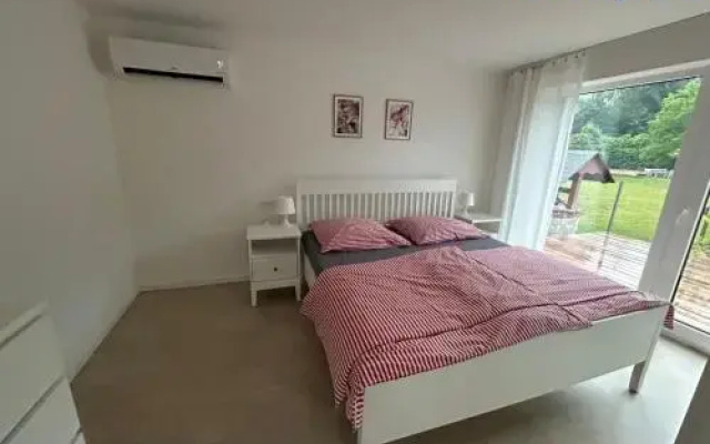 Red Travel Apartment