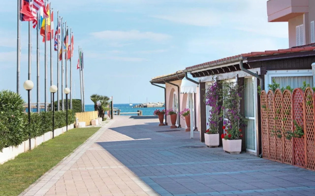 Отель Riva Del Sole