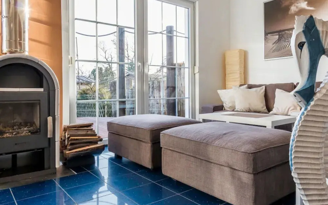 Seahorse Modern Retreat