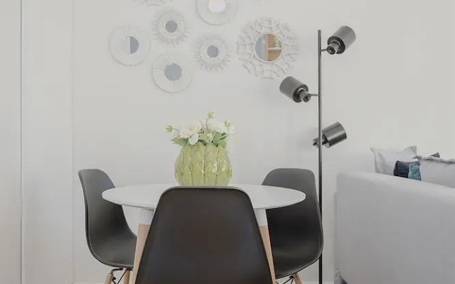 Liiiving | Bright Light Studio