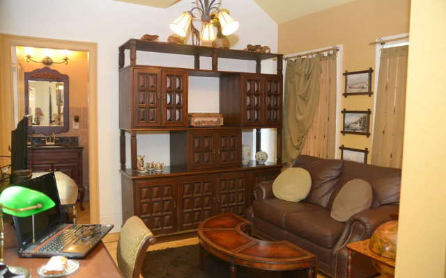 Naomi's Inn Bed & Breakfast