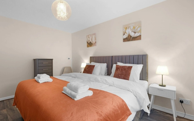 Modern 1 Bedroom Apt in Streatham with Parking