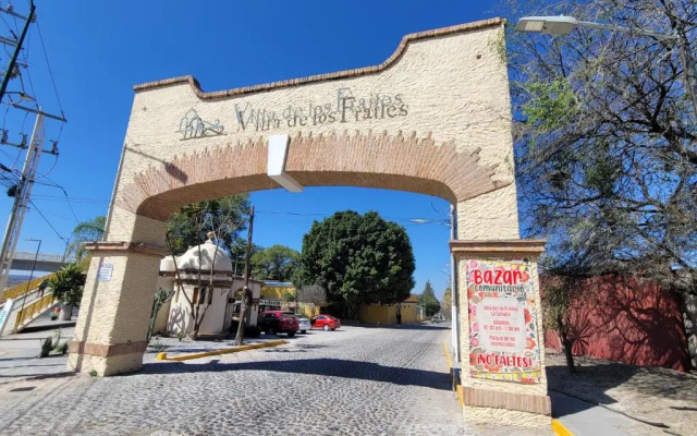 Lovely 2B/1B Condo with Peaceful Surroundings.