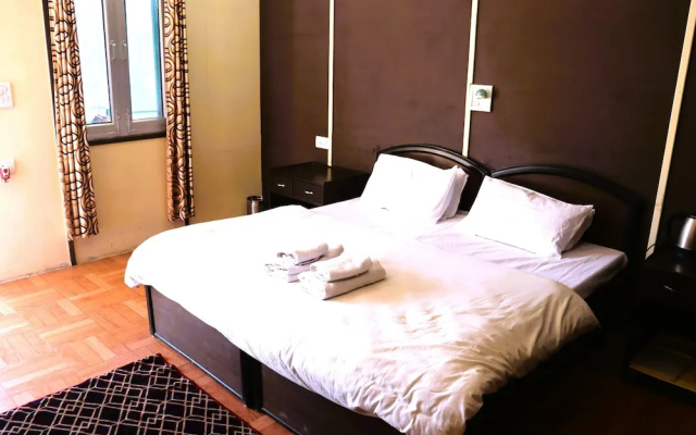 Kedar Heights Heli Resort