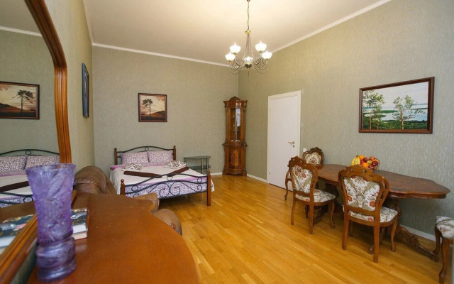 Lana House