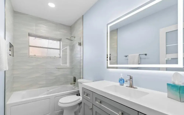 Las Olas & Beachside getaway with pool