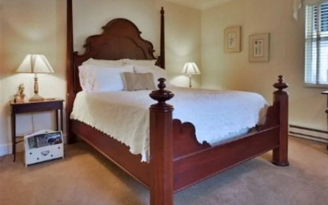The Oval Door Bed and Breakfast Inn