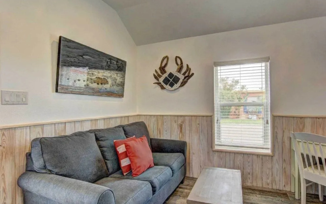 Coastal - 1 Br Home