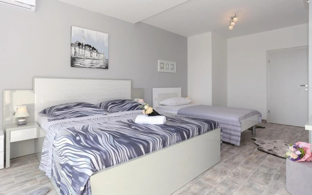 Stunning Home in Kucine With Wifi and 4 Bedrooms