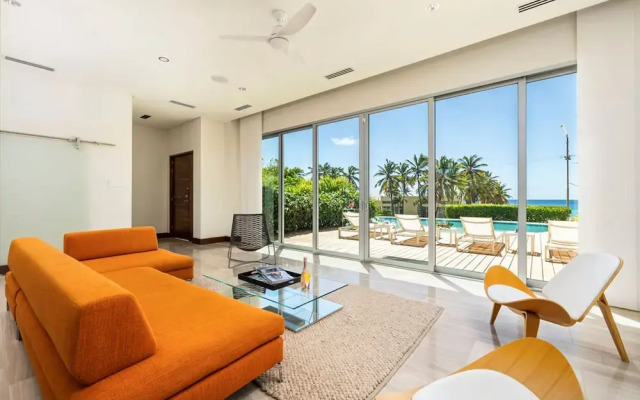 NEW Luxury 4BR Beachfront Villa w Infinity Pool