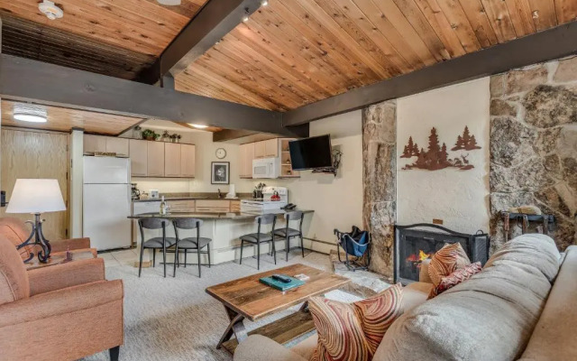 Laurelwood Condominiums Studio Premier Unit 308