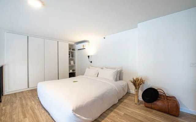 Q-Box Hotel Bangkok Blossom