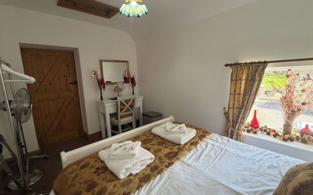 Farmhouse-sleeps 5-near Alton Towers/peak Dist
