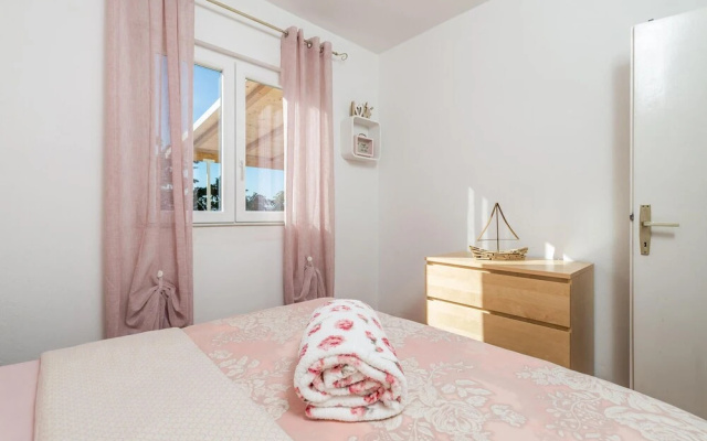 Awesome Home in Lukovo Sugarje With 4 Bedrooms and Wifi