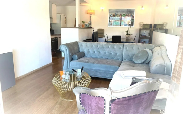 Modern Apartment 2 Bedrooms/2 Bathrooms, Quiet Balcony in a Palm Beach Area
