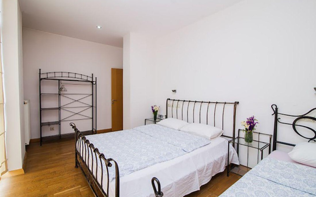 Confiant Hotel