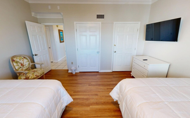 Shoreline Towers 2122 3 Bedroom Condo