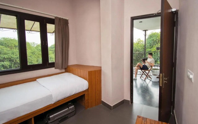 Minimalist Poshtel & Suites