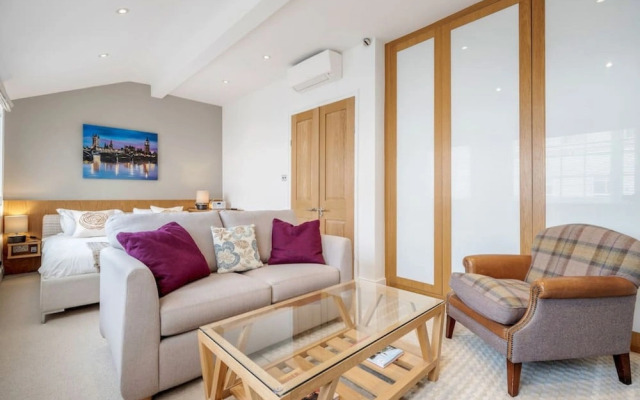 Conduit Mews Luxurious Mews House Next to Hyde Park