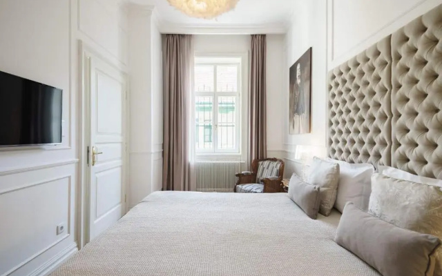Broadway Residence
