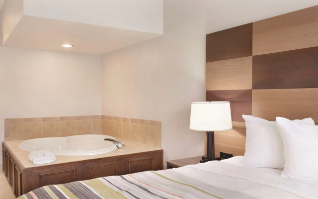 Country Inn & Suites by Radisson, Boone, NC