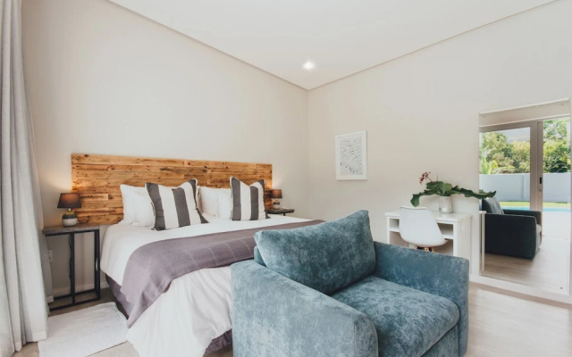 A Riverbed Guesthouse