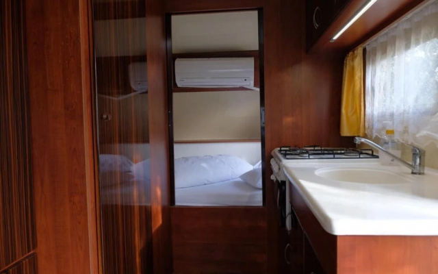Cozy Caravan Surrounded by Nature in Iznik Bursa