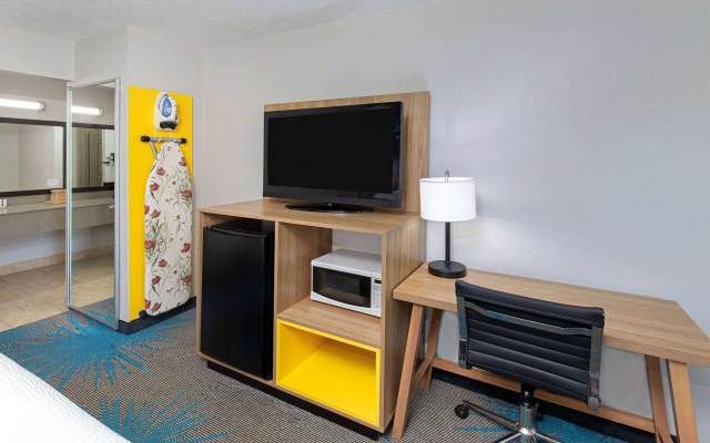 Days Inn by Wyndham Savannah