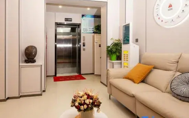 Yayue Hotel (Shihezi Xingfu Road Pedestrian Street)