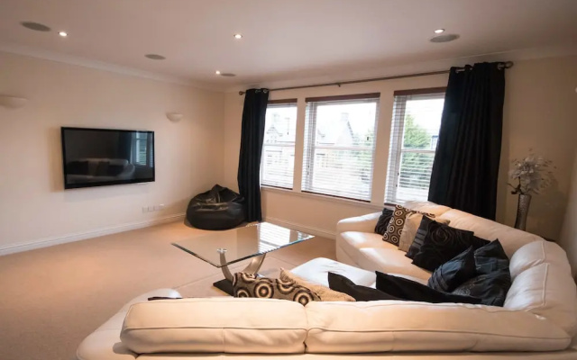 Crown Luxury Serviced Apartments