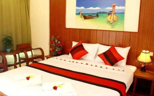 Отель NNC Patong Inn вид на фасад