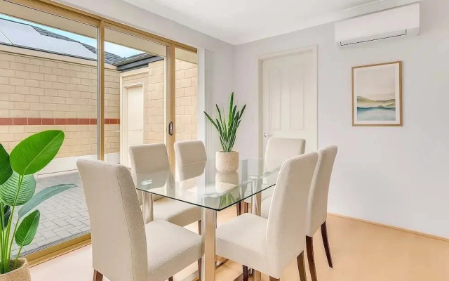 Stylish Queens Park Stay