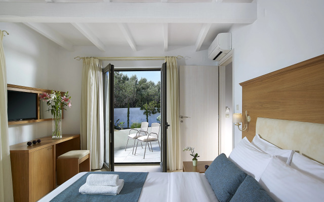 Coriva Beach Hotel & Bungalows