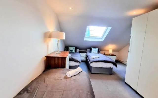 Surbiton Luxury Garden House 19