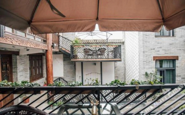 Leos Inn