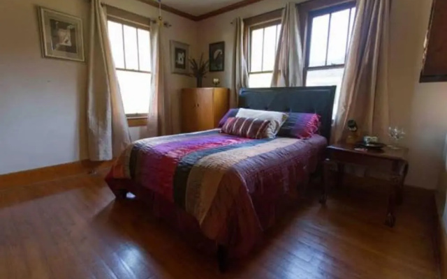 Cajun Hostel Entire House
