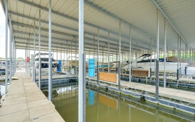 Osage Beach Condo Pools, Boatslip and Pickleball
