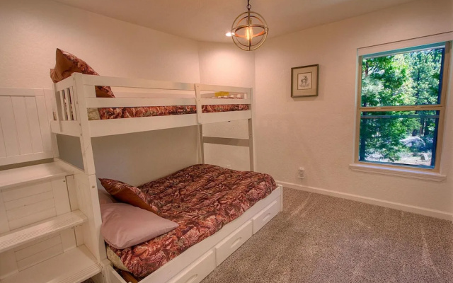 Snowbird Forest by Lake Tahoe Accommodations