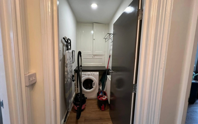 Beautiful 2b Apt in the Heart of Glastonbury.