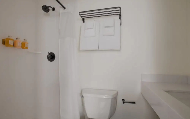 Dupont Circle Embassy Inn by FOUND
