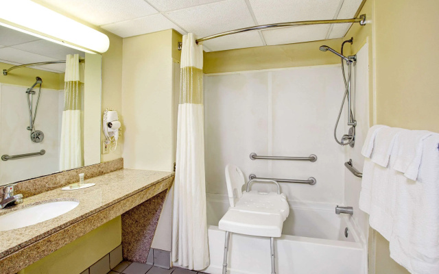 Super 8 by Wyndham Walterboro