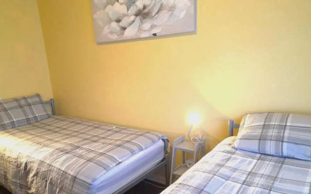 City Centre - Parking - Great Location - 4 Beds