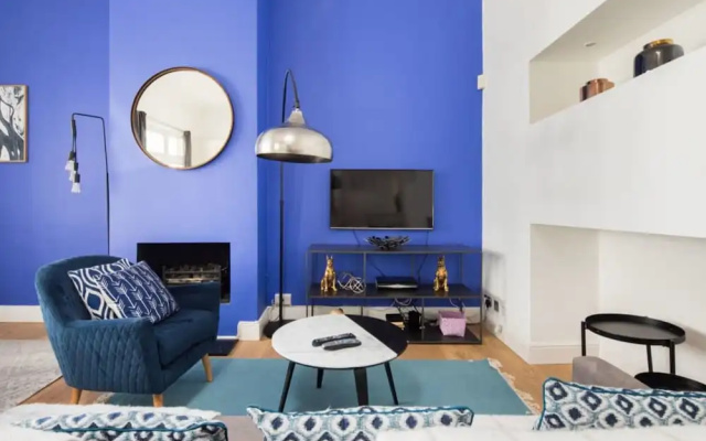 The Queensway Retreat - Modern & Bright 2bdr Home