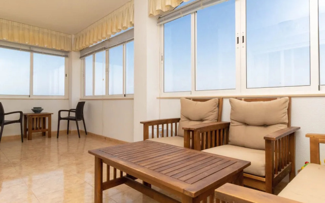 Penthouse with Sea Views & Lovely Garden