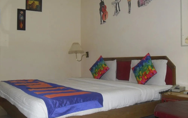 OYO Premium Sector 26 Madhya Marg