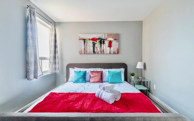 Bright 1BR apt w King bed -close to DT Hamilton