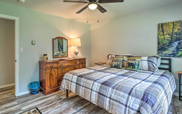 Albrightsville Retreat: Walk to Community Lake!